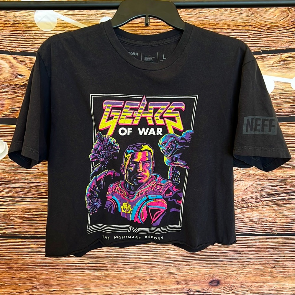 VINTAGE GEARS OF WAR CROPPED TEE